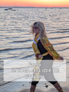Photo de Fanny Bricoteau, professeure de yoga et hypnothérapeute, illustrant le week-end yoga et detox organisé sur le Bassin d'Arcachon