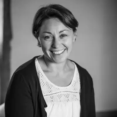 Visuel de Judith pour illustrer la matinée yoga et méditation "voyage de cristal"